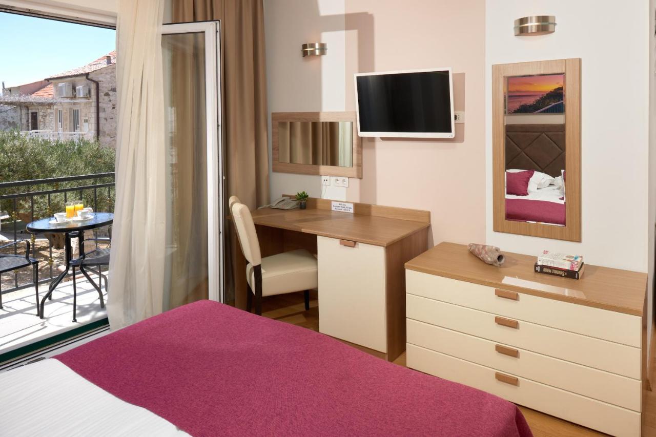 Hotel Fortuna Милна Экстерьер фото