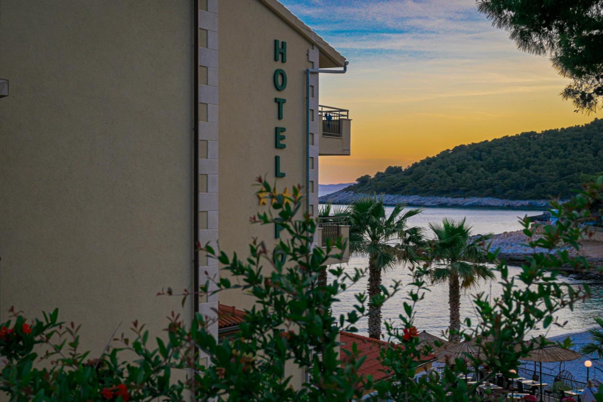 Hotel Fortuna Милна Экстерьер фото