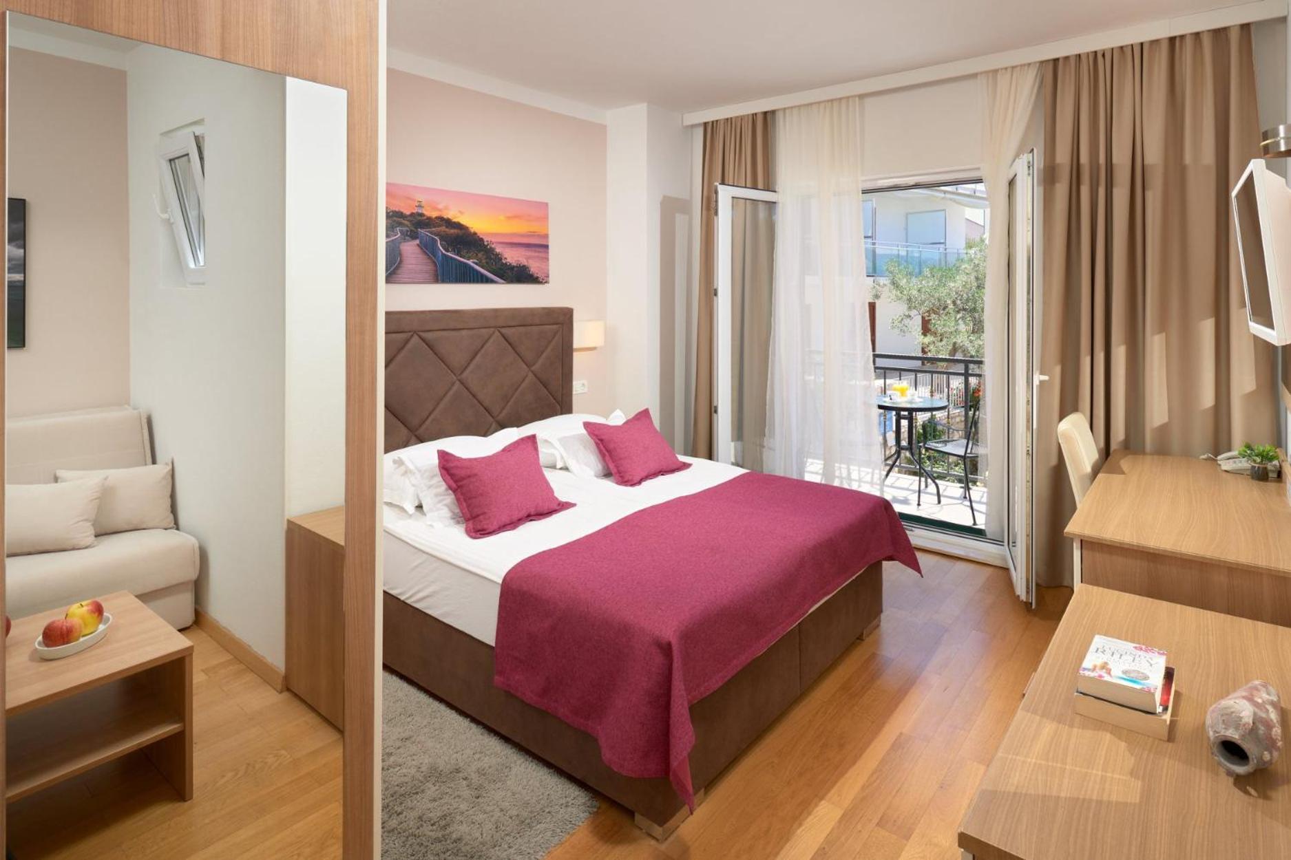 Hotel Fortuna Милна Экстерьер фото